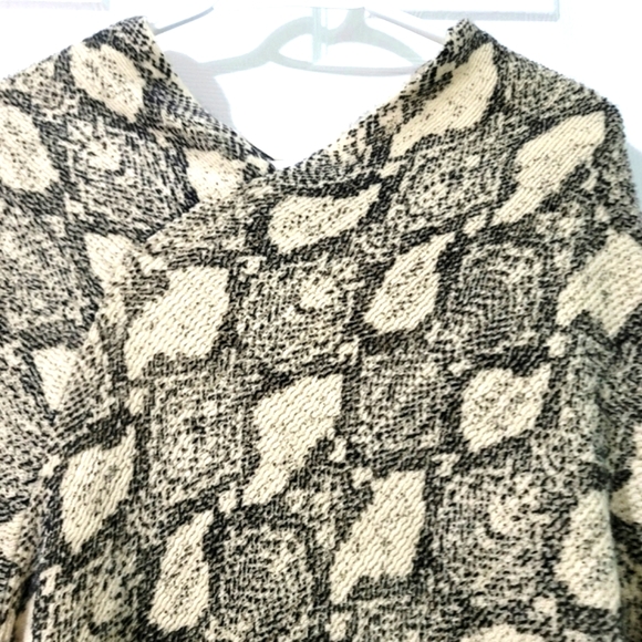 Do Everything In Love Women's Snakeskin Print Fringe Poncho One Size - Picture 3 of 11